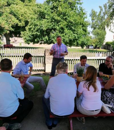 Bernd Obst (1. Brgermeister Cadolzburg) informiert ber die Entwicklung und Frderung im Bereich Tourismus
