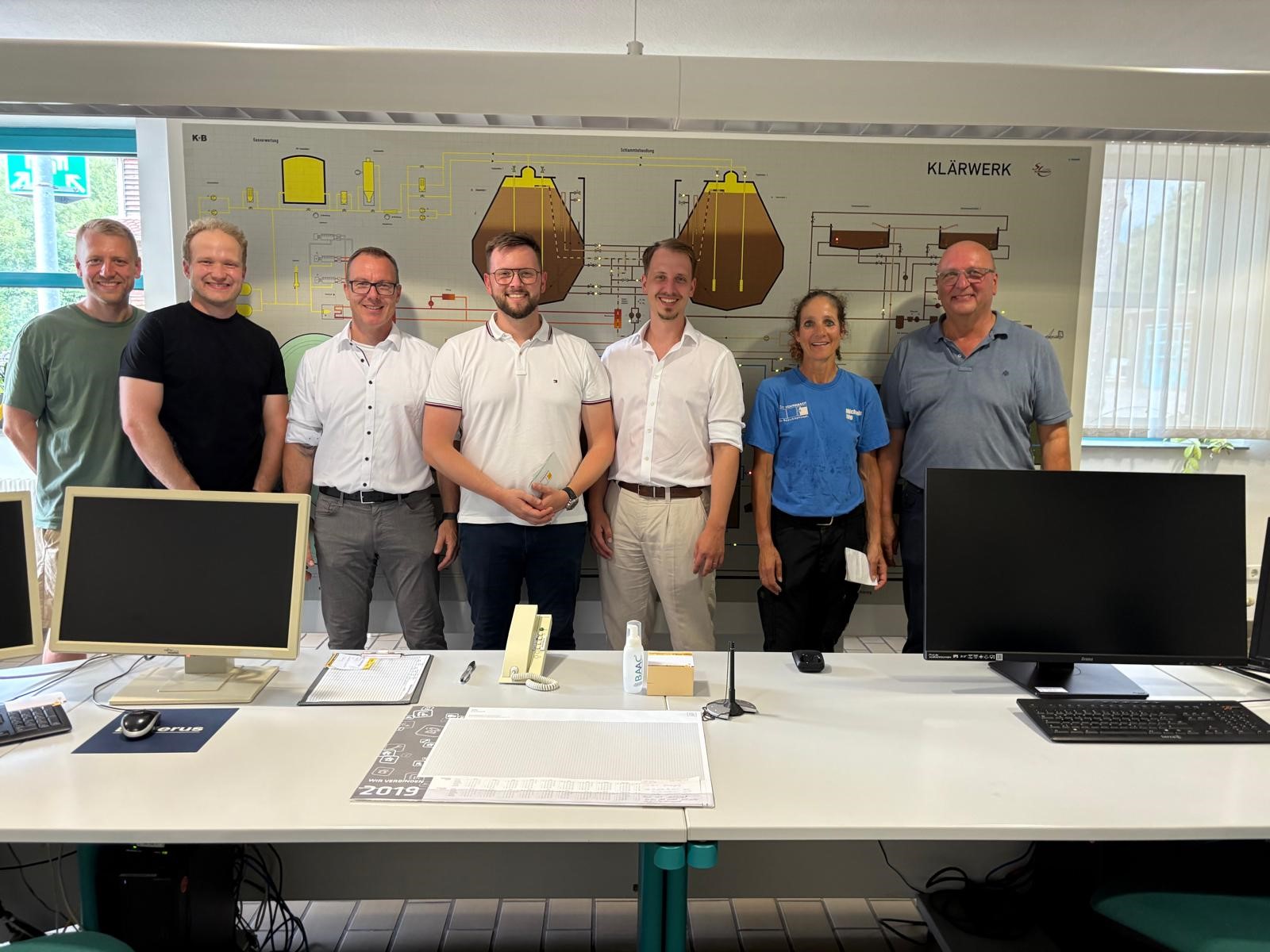 MU SC - Besuchten bei tropischen 36C die Klranlage (v.l.n.r.)  CSU Kreisgeschftsfhrer Wolfgang Eberlein, JU Bezirksvorsitzender Theo Deinlein, Tiefbauamtsleiter Stephan Beron, MU Kreisvorsitzender Philipp Mller, CSU OB-Kandidat Axel Rtschke, Betrie